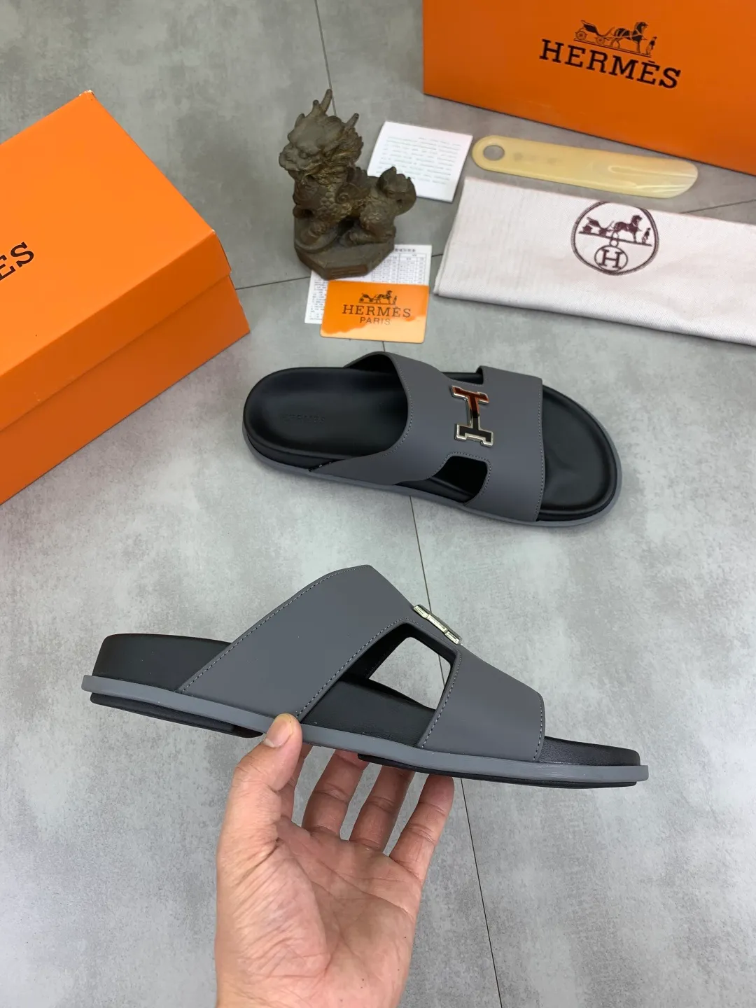 Men's shoes 💰P440 New [HERMES] high-end quality new Hermès slippers, made of imported calfskin, wear-resistant and non-slip rubber outsole. Fashionable and elegant code number: 39-44 (38 45 46 customized)